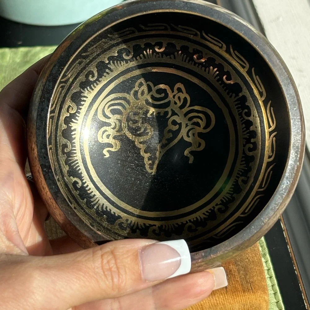 Tibetan singing bowl, often used for meditation and sound healing - Picture 10 of 10